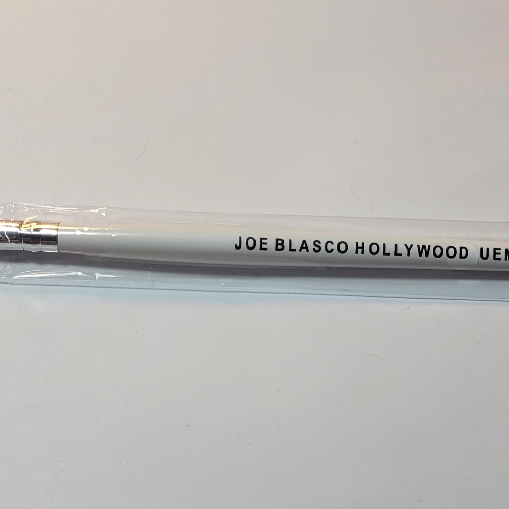 Hollywood White Makeup Brush